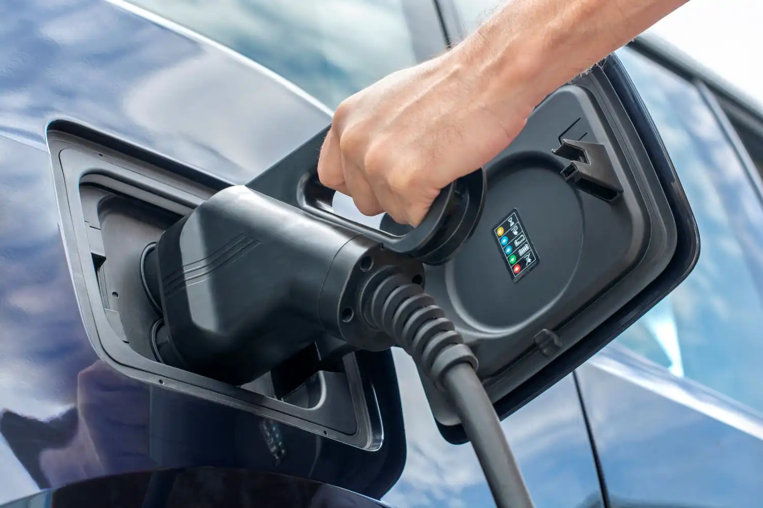 Pemerintah Kembali Beri Diskon PPN Mobil dan Bus Listrik