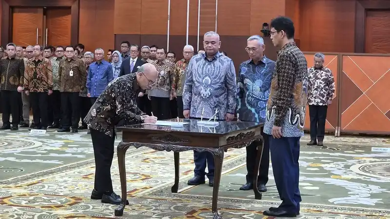 gamabr-purbaya-lantik-robert-leonard-marbun-sebagai-sekretariat-jenderal-kementerian-keuangan