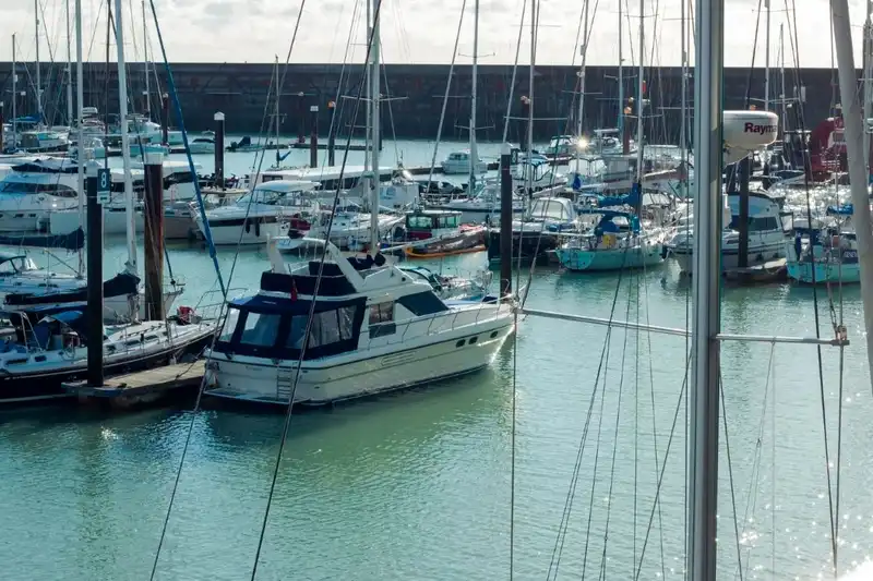 gamabr-djbc-periksa-enam-yacht-asing-empat-disegel-karena-pelanggaran