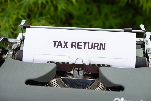 Typewriter Tax Return Government  - viarami / Pixabay
